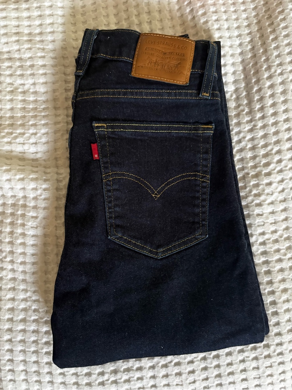 Levi's 724 High Rise Straight Women’s Dark Blue Denim Jeans - Classic Back Pocke
